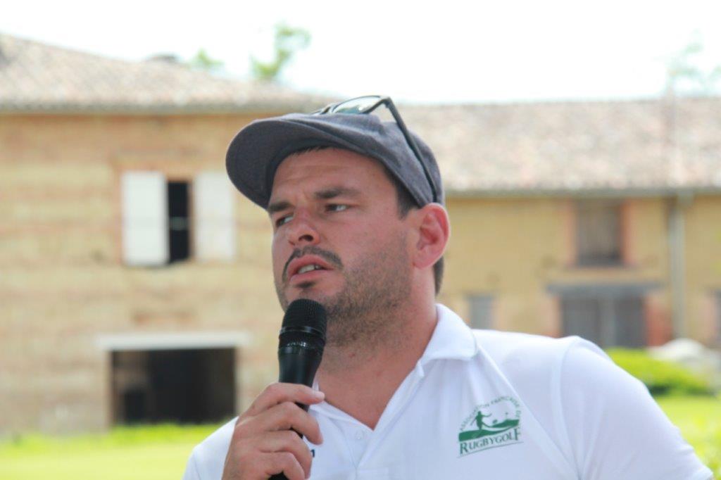 Jérémy Wanin de la fédération de Rugby Golf aux explications .JPG