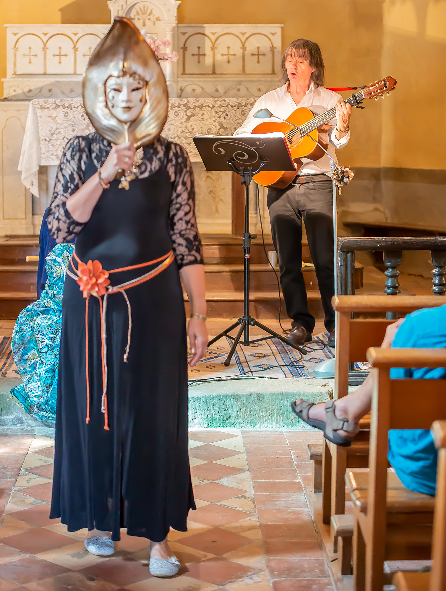 20 Maguy déambule avec le masque 1bis 240618.jpg