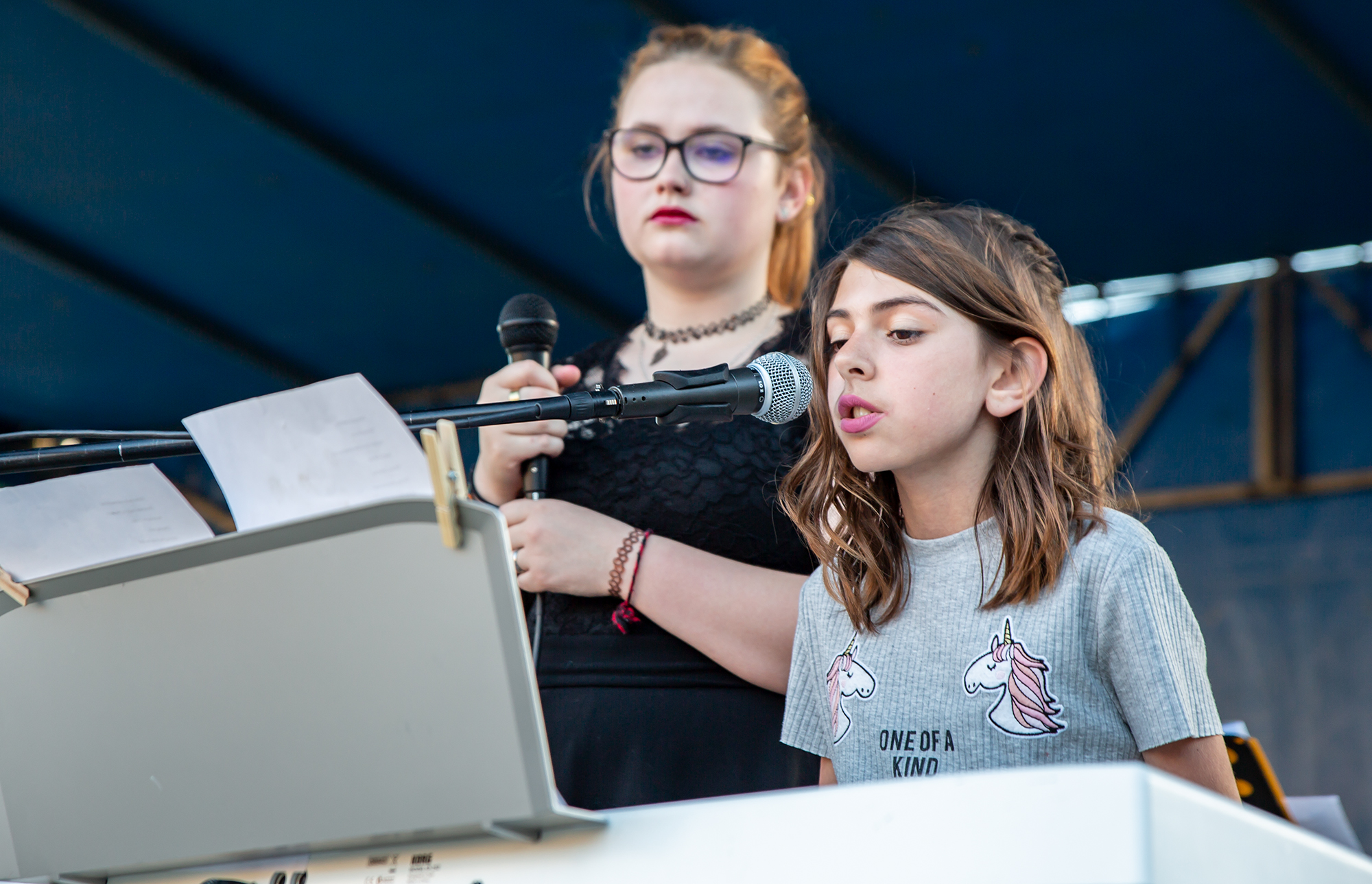6 Elle joue et chante 1bis 230618.jpg