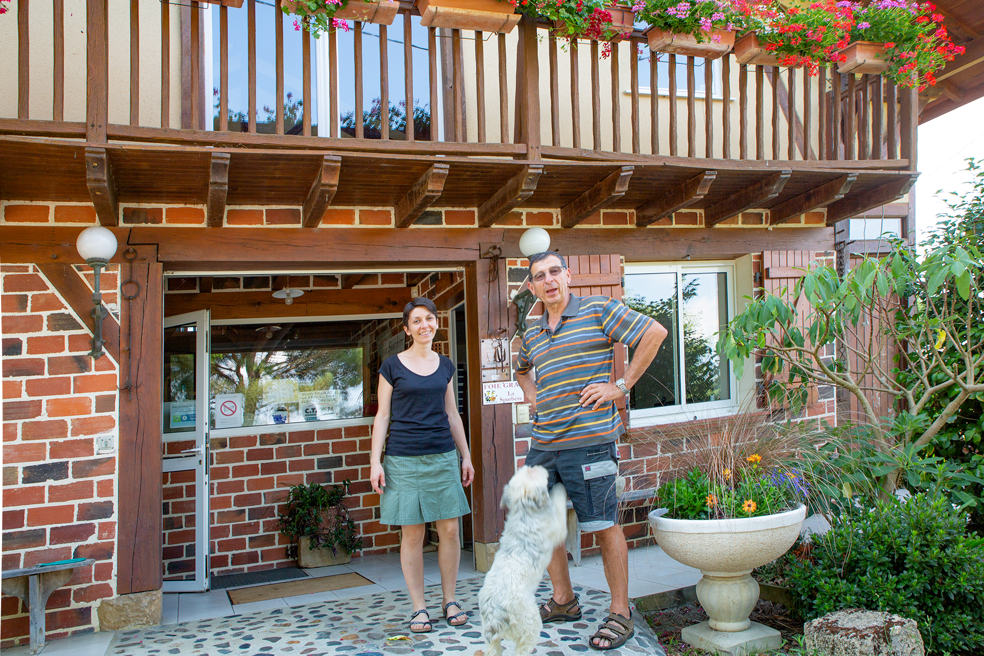 7 Adeline Charnet et Claude Saint-Blancard devant la boutique 1bis 090718.jpg