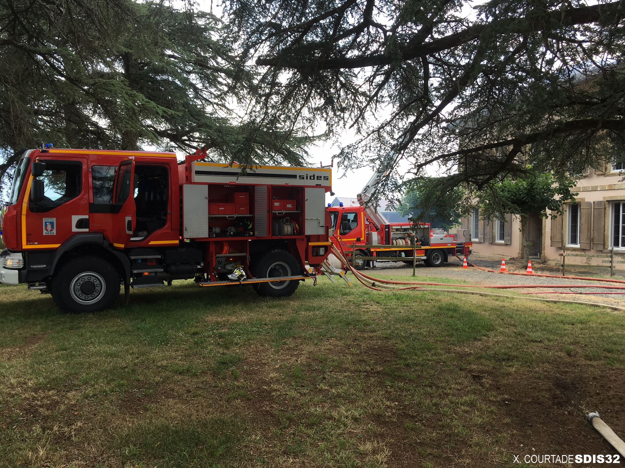 pompiers lupe viole feu foudr2 e.jpg