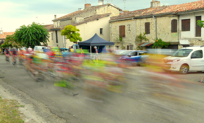 2018 course cycliste flou.jpg