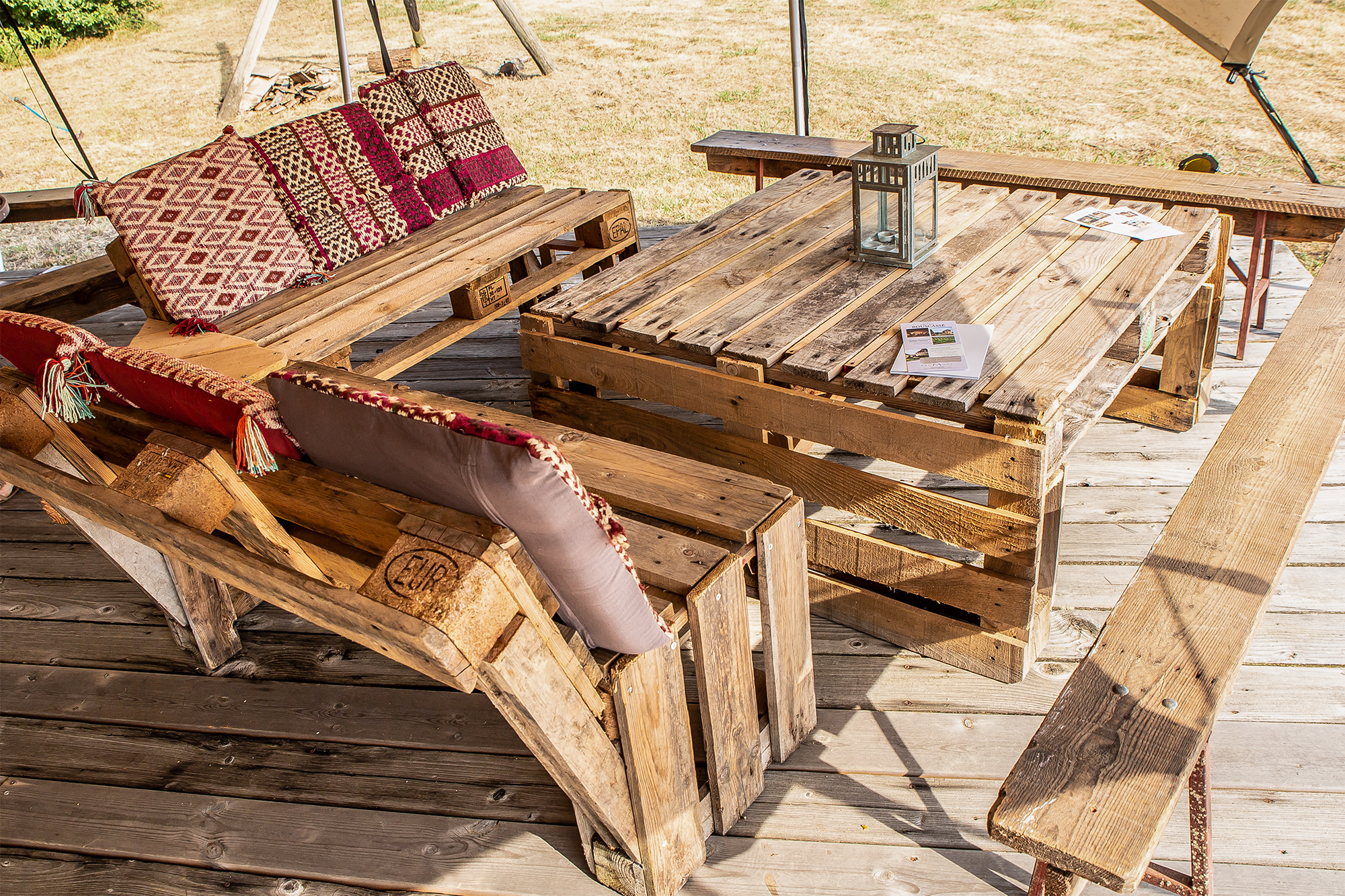 5 Table en palettes au bar 1bis 050818.jpg