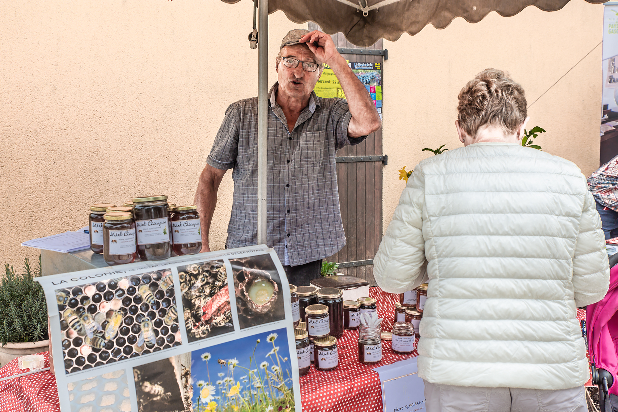 5 Stand de miel de Pierre Guichanné 1bis 090818.jpg