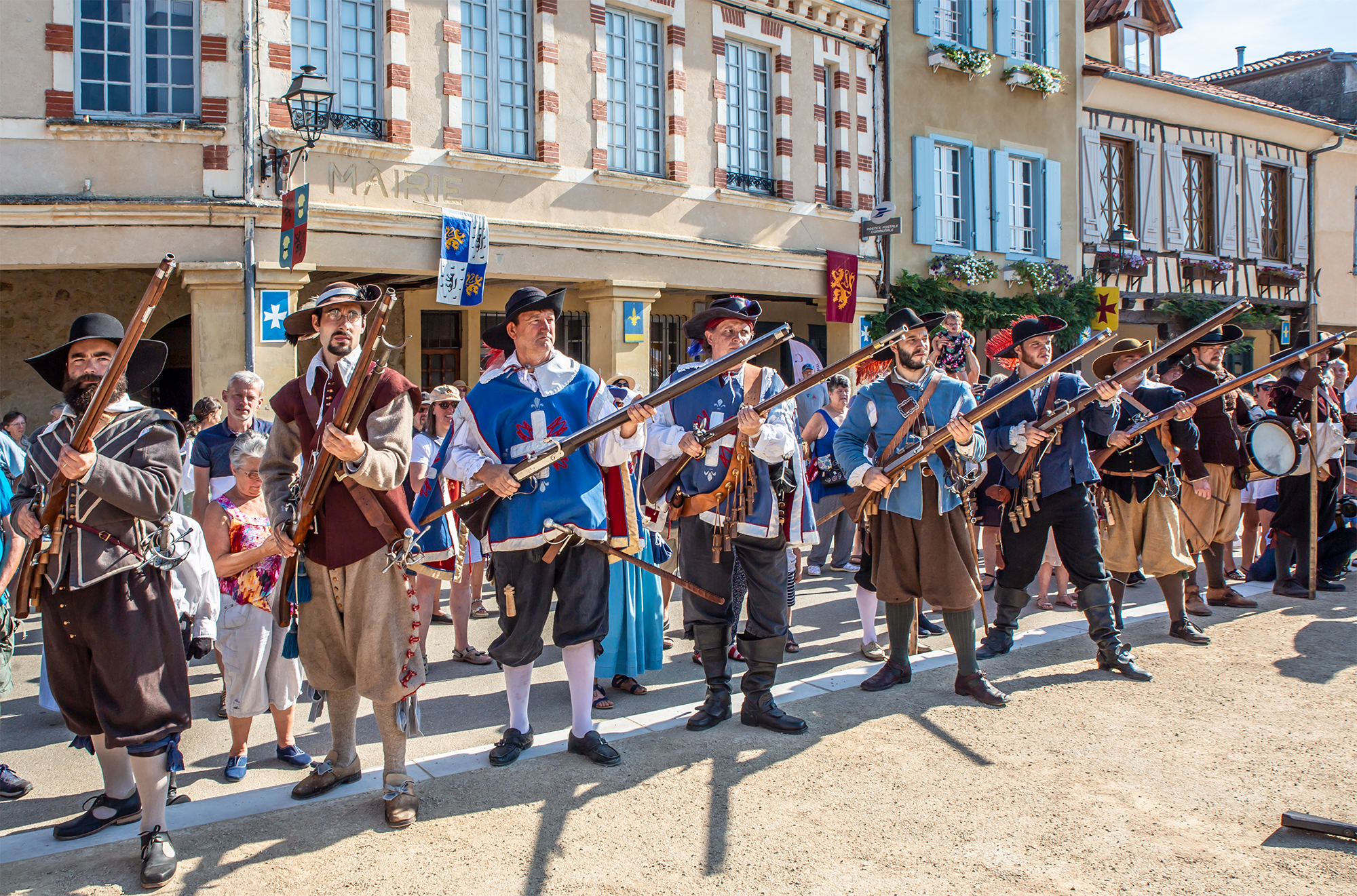2bis Prise d'armes d'Artagnan prend comdmt côté mairie 1bis 120818.jpg
