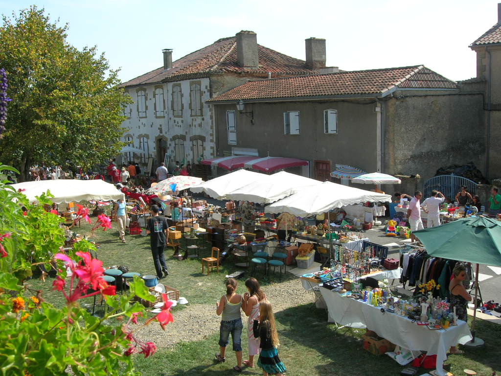Vide grenier Foire à Tout Beaumarchès 17.09.2007.jpg