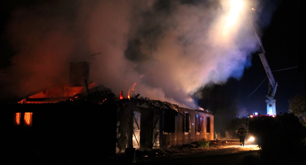 pompiers feu maison puycasquier.JPG