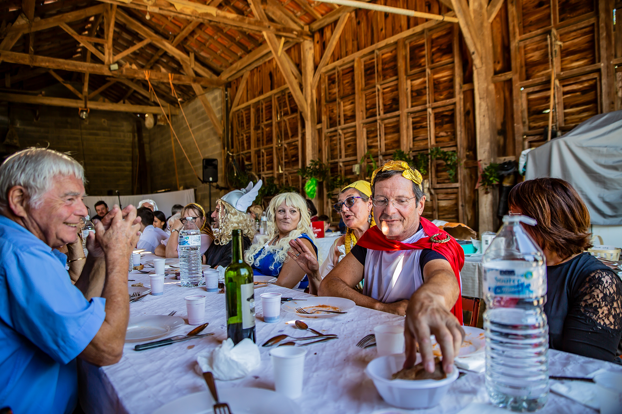41 Le repas à gauche Roland Daste maire de Sarragachies 1bis 061018.jpg