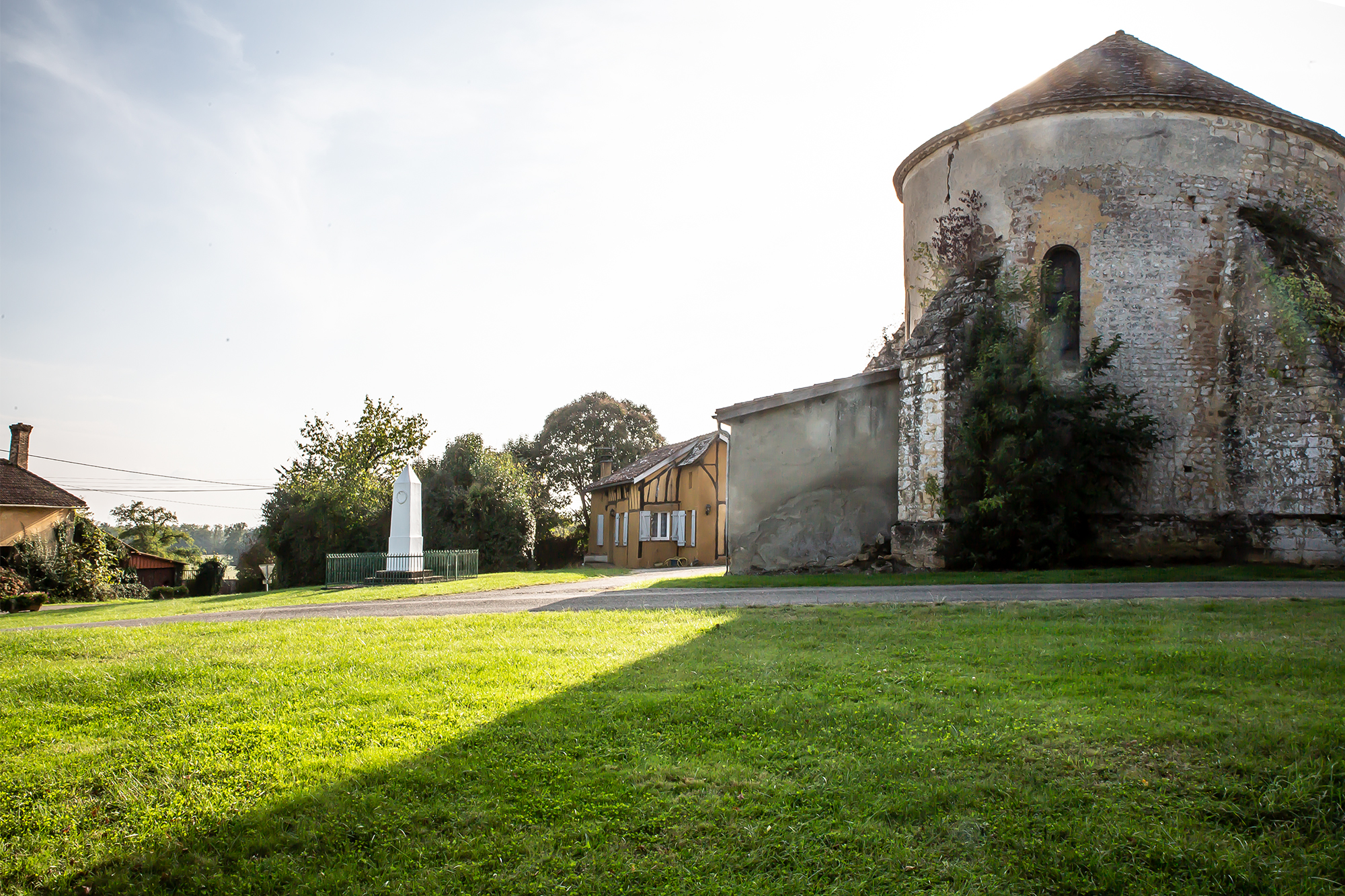 3 Eglise et monument aux morts 1bis 191018.jpg
