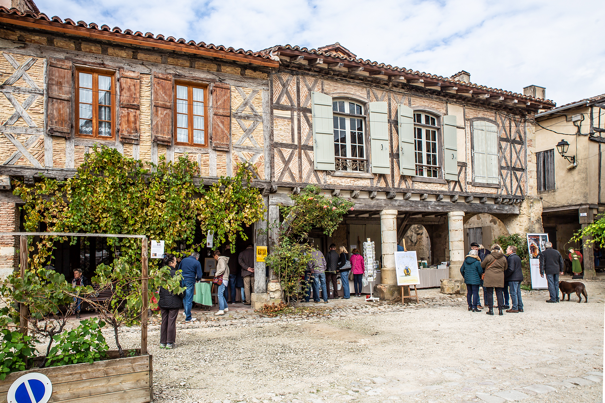 2  Un coin de la place Royale à Labastide 1bis 271018.jpg
