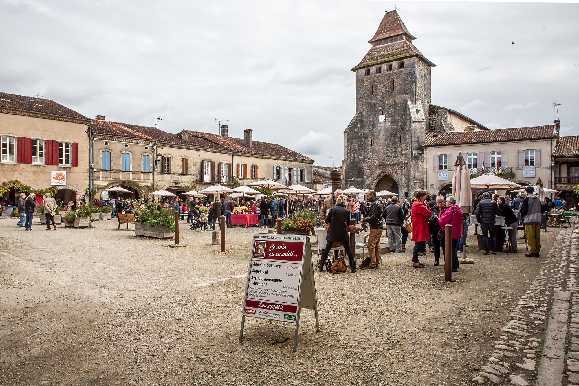 1 Arrivée place Royale à Labastide 1bis 271018.jpg