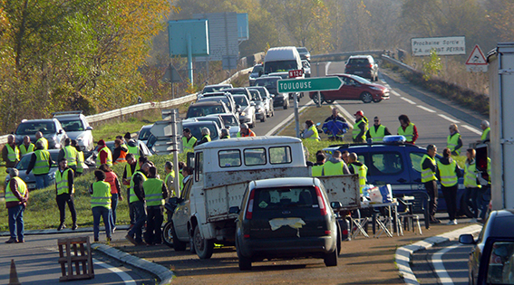 L'Isle-Jourdain Rond pont des 2x2 voiesbb.jpg