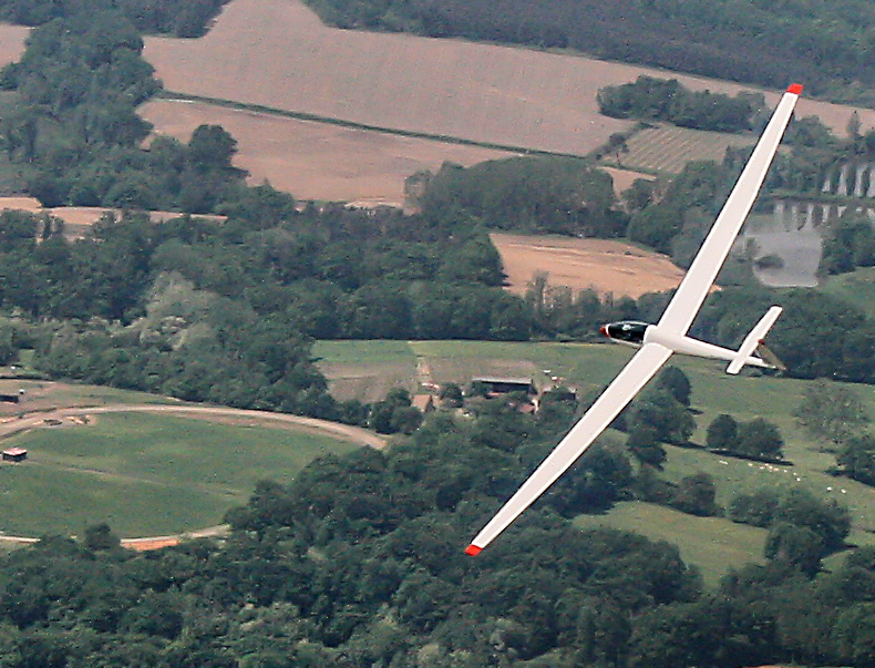 10 Au-dessus d'un planeur 1 060508.jpg