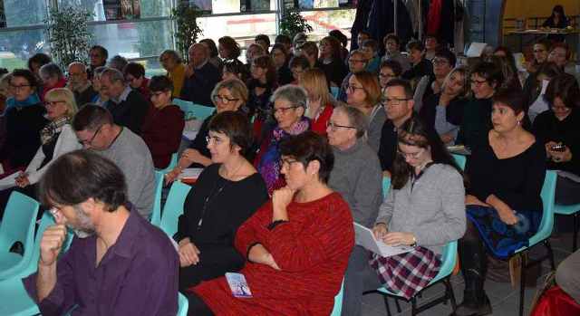 public attentif photo recadree.jpg