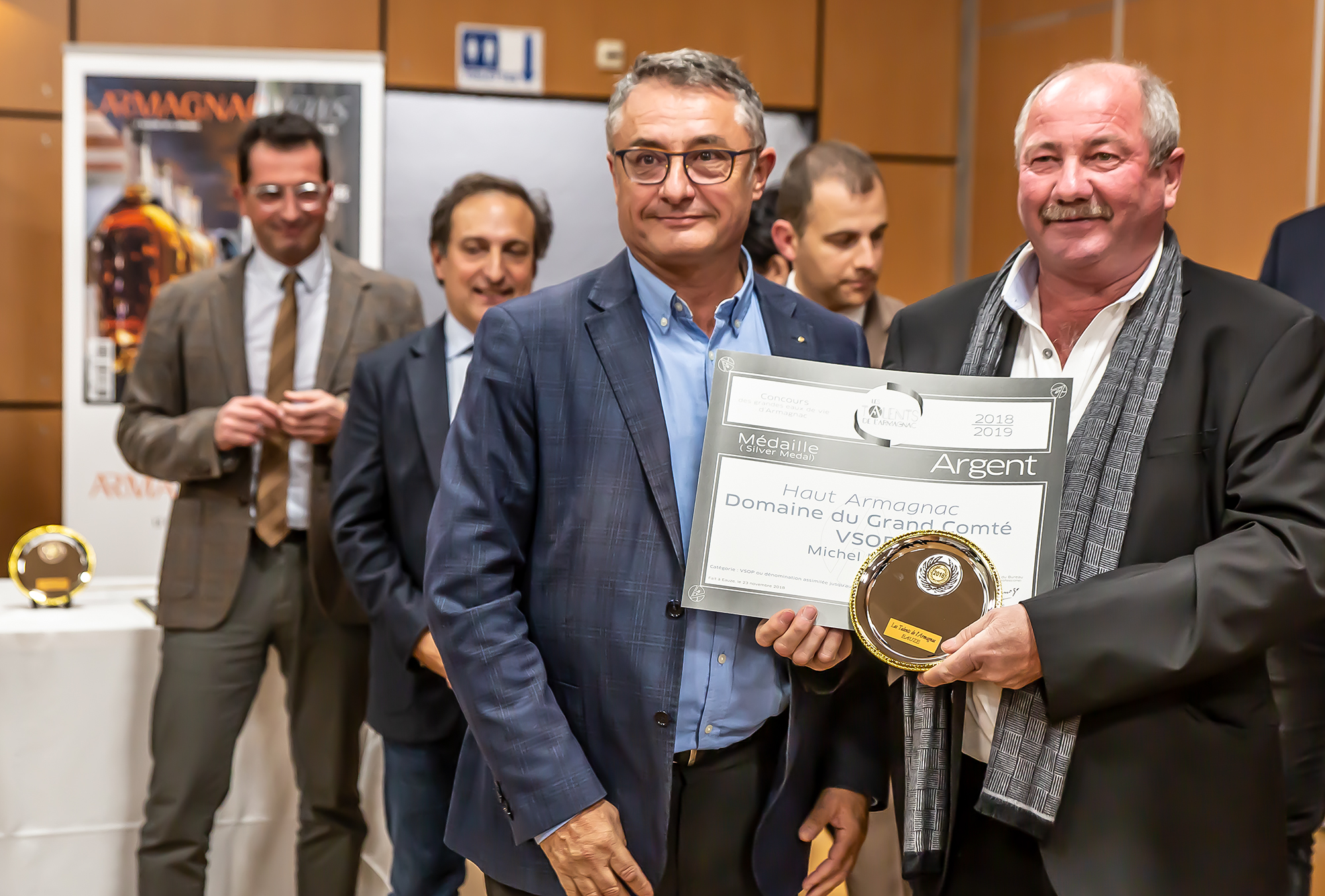 7 Patrick Farbos remet le diplôme au représentant du domaine du Grand Comté 1bis 241118.jpg