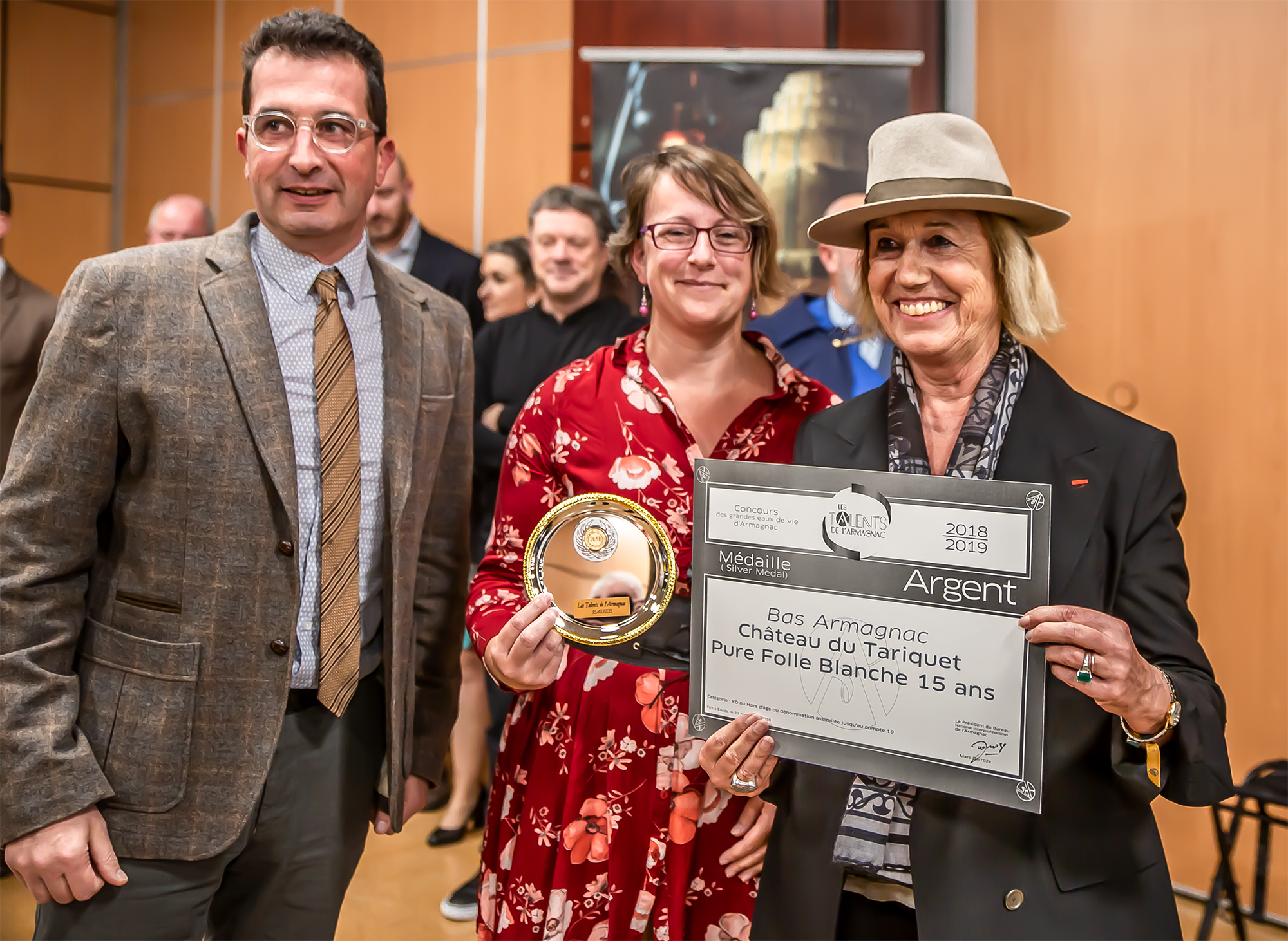 9 Marc Darroze remet diplôme t trophée au Domaine Tariquet 1bis 241118.jpg