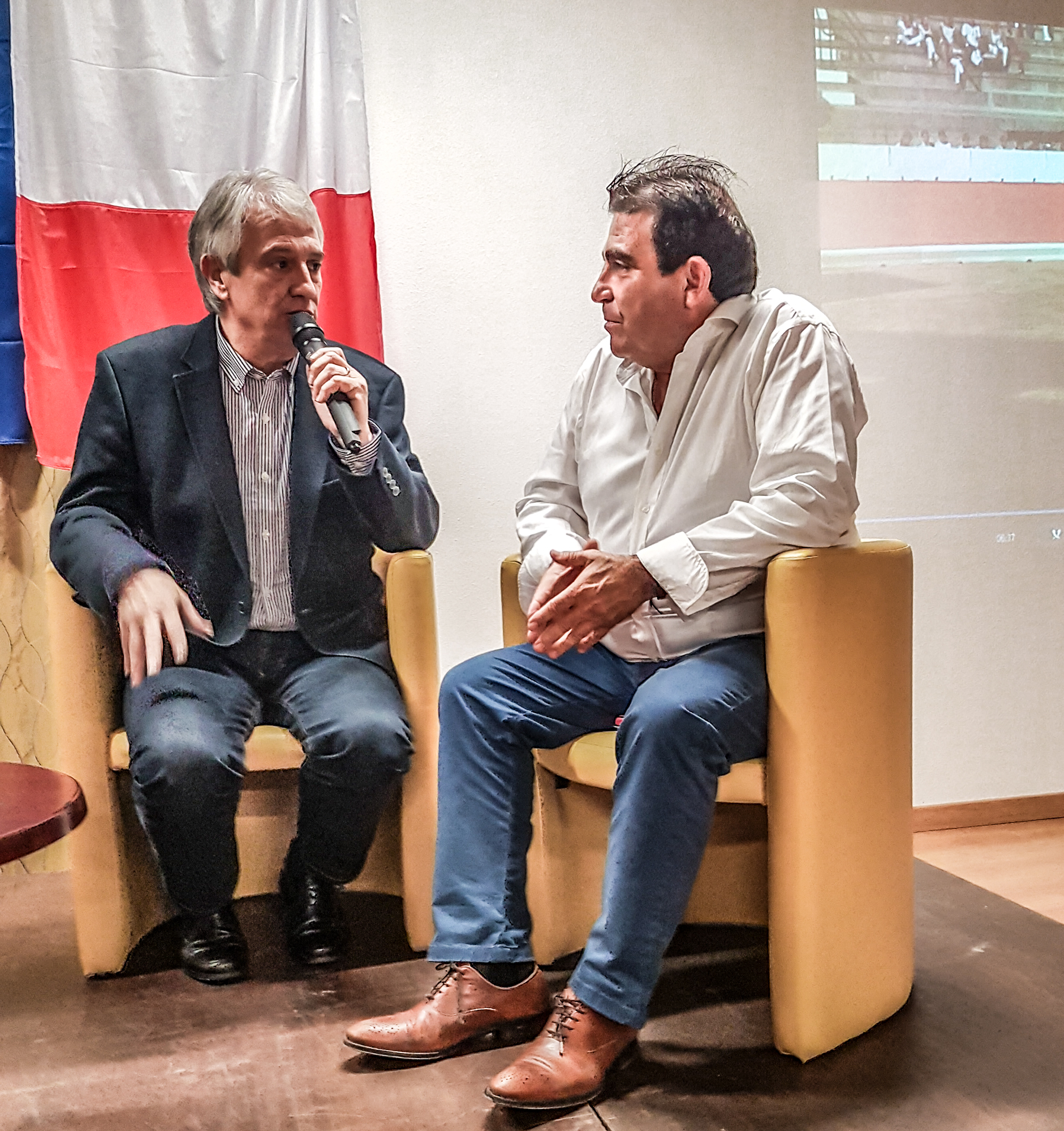 10 Touya interroge l'Espagnol de l'équipe 1bis 301118.jpg
