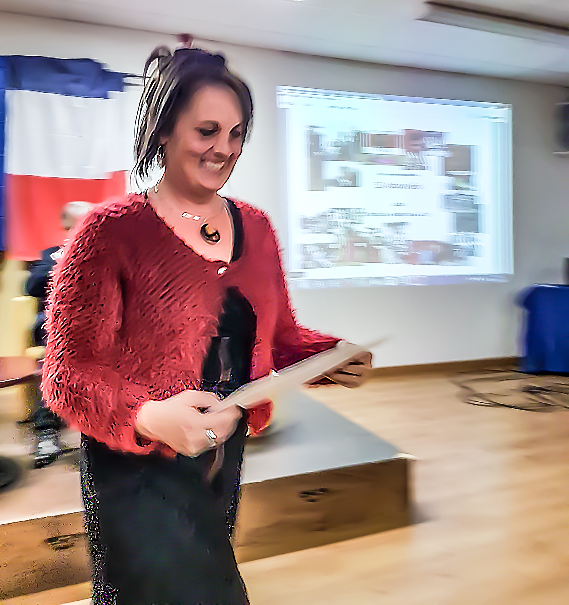 13 La mère de Yannis Djeniba reçoit un pot-porri de photos 1bis 301118.jpg