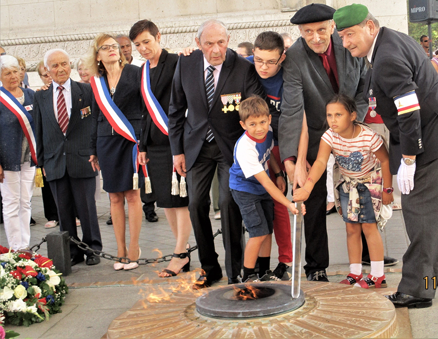 J5-3 Arc de Triomphe (165) ravivage.JPG