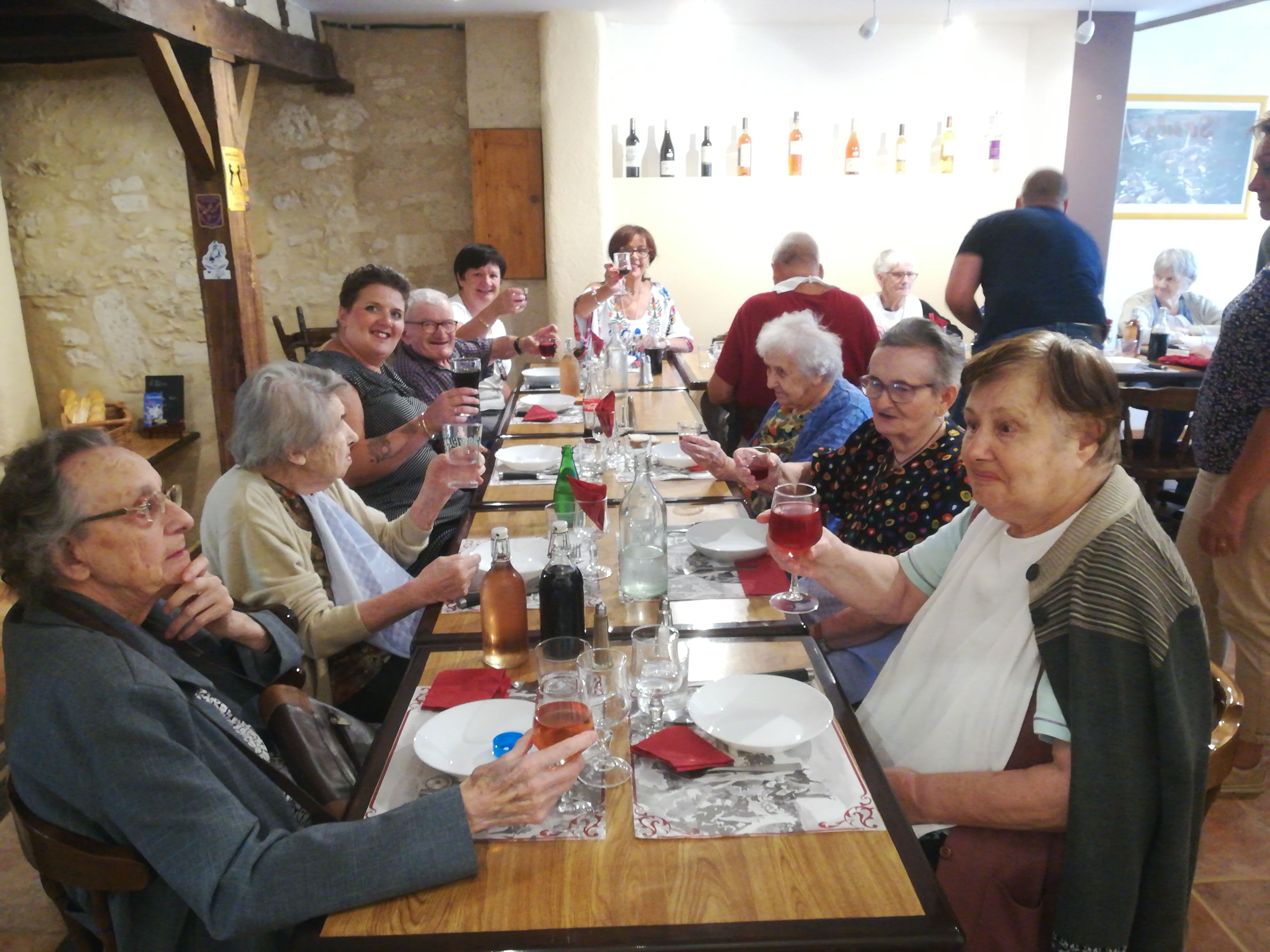 restaurant à sarrant.jpg