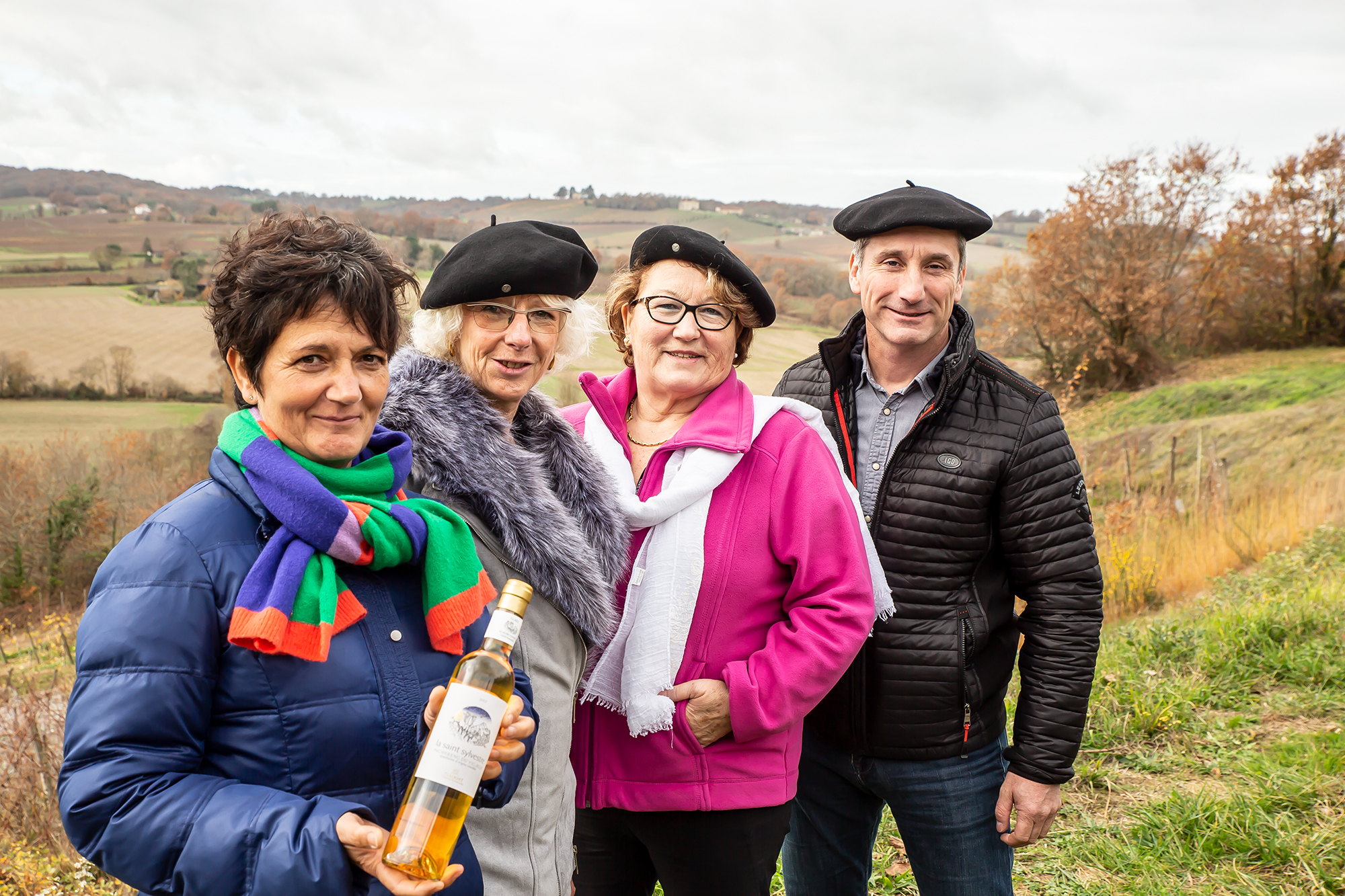 6 Sabine Laborde Martine Levaux Nadine Cauzette et Eric Labat devant la parcelle d'André Micas 061218.jpg