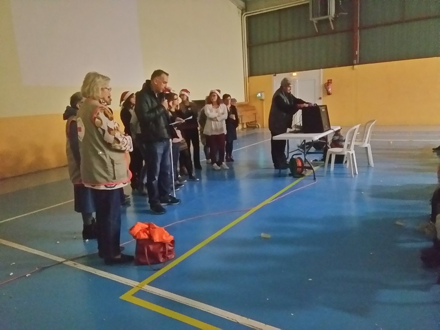 l'équipe de kirikou acceuillle les familles au noel pour tous 2017.jpg