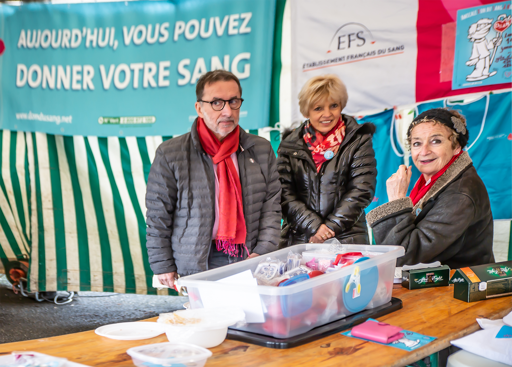 2 Stand du Don du Sang A Nogaro Christian Peyret XYZ et Rolande Delor 1bis 081218.jpg