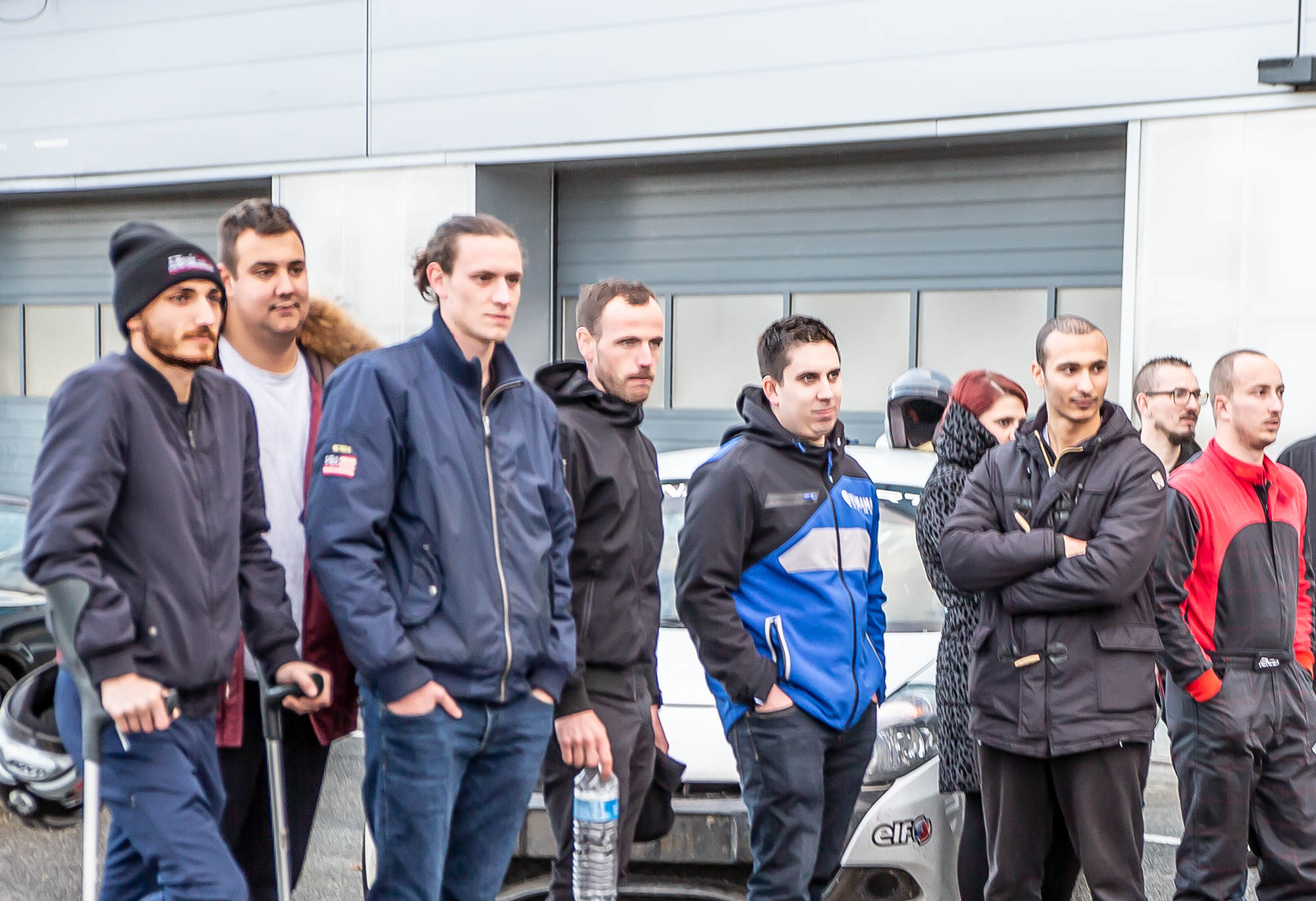 8 Groupe de personnes attendant leur tour au circuit 1bis 081218.jpg