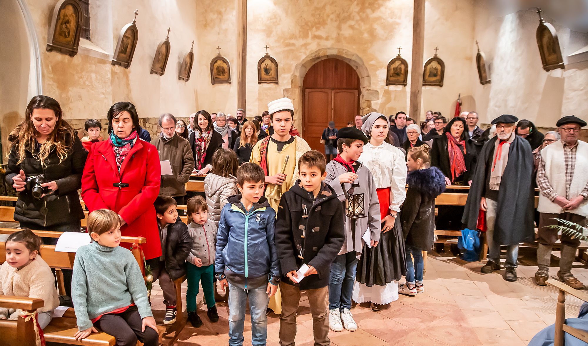3 L'église est pleine 1bis 191218.jpg