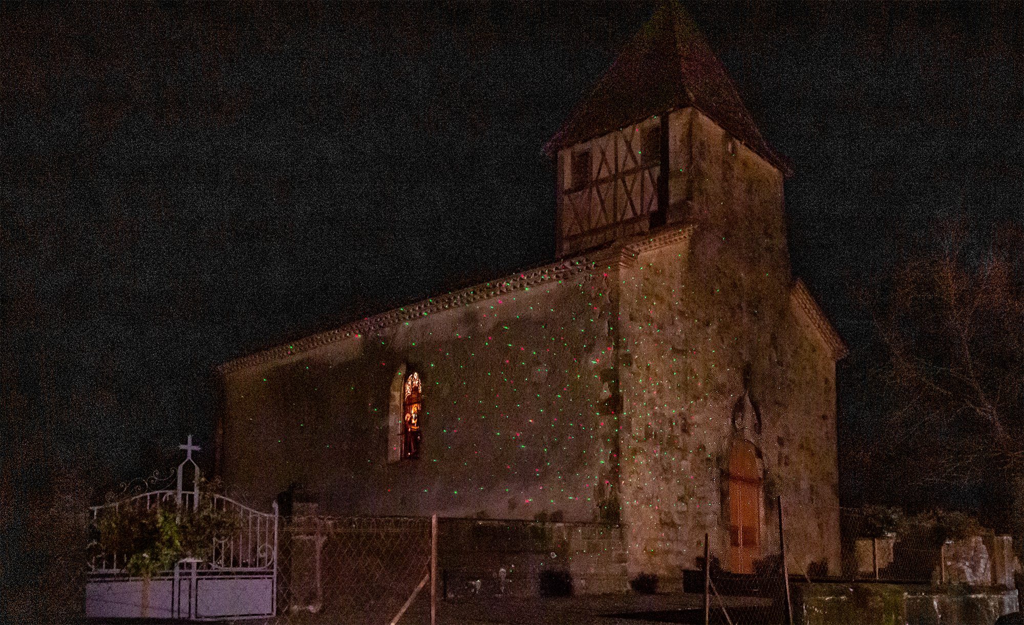 1 L'église de Saint-Martin illuminée pour Noël 1bis 191218.jpg