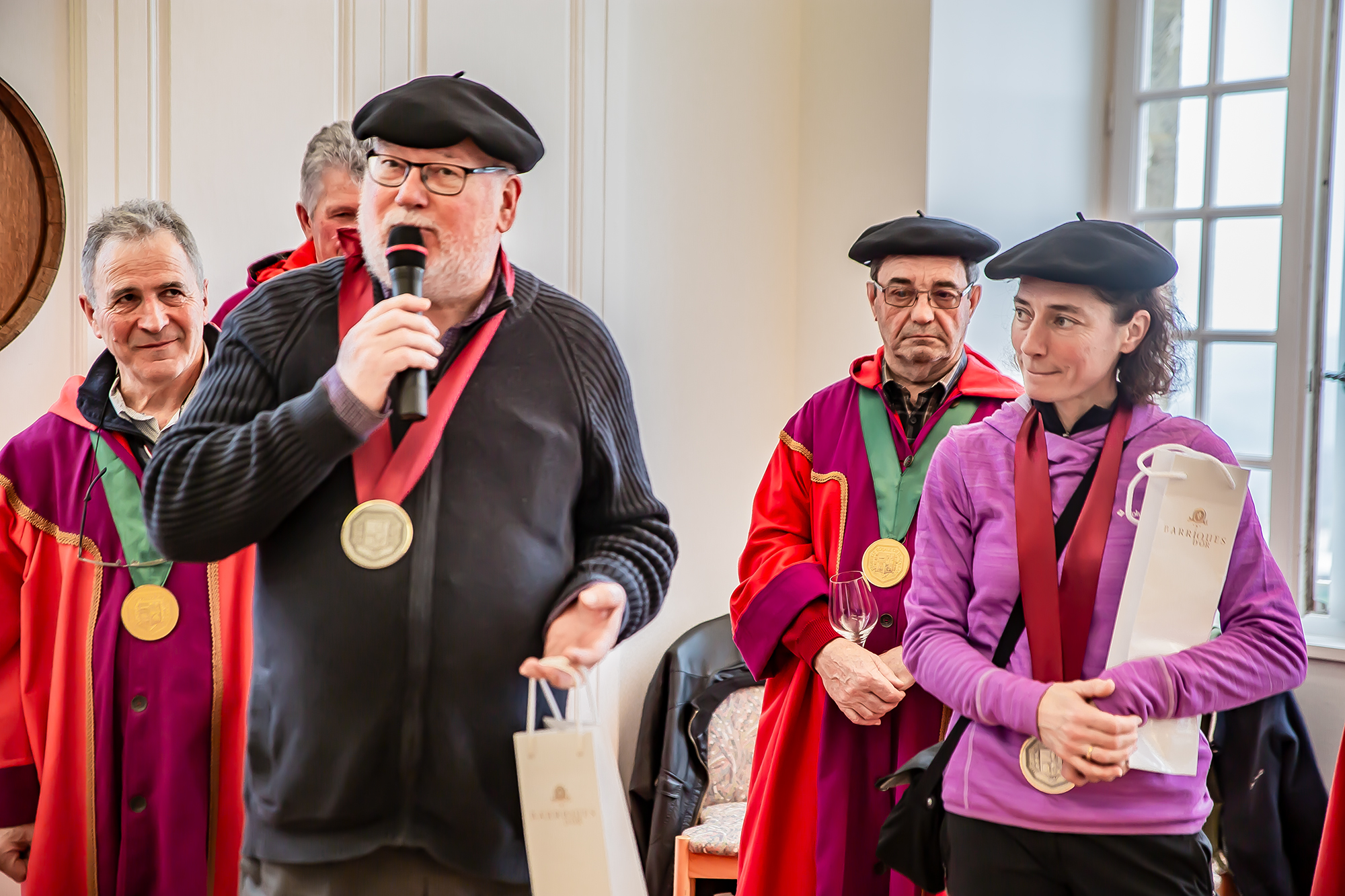 28 Jocelyne Pauly et Jean Marziou mettent le béret et remercient 1bis 221218.jpg