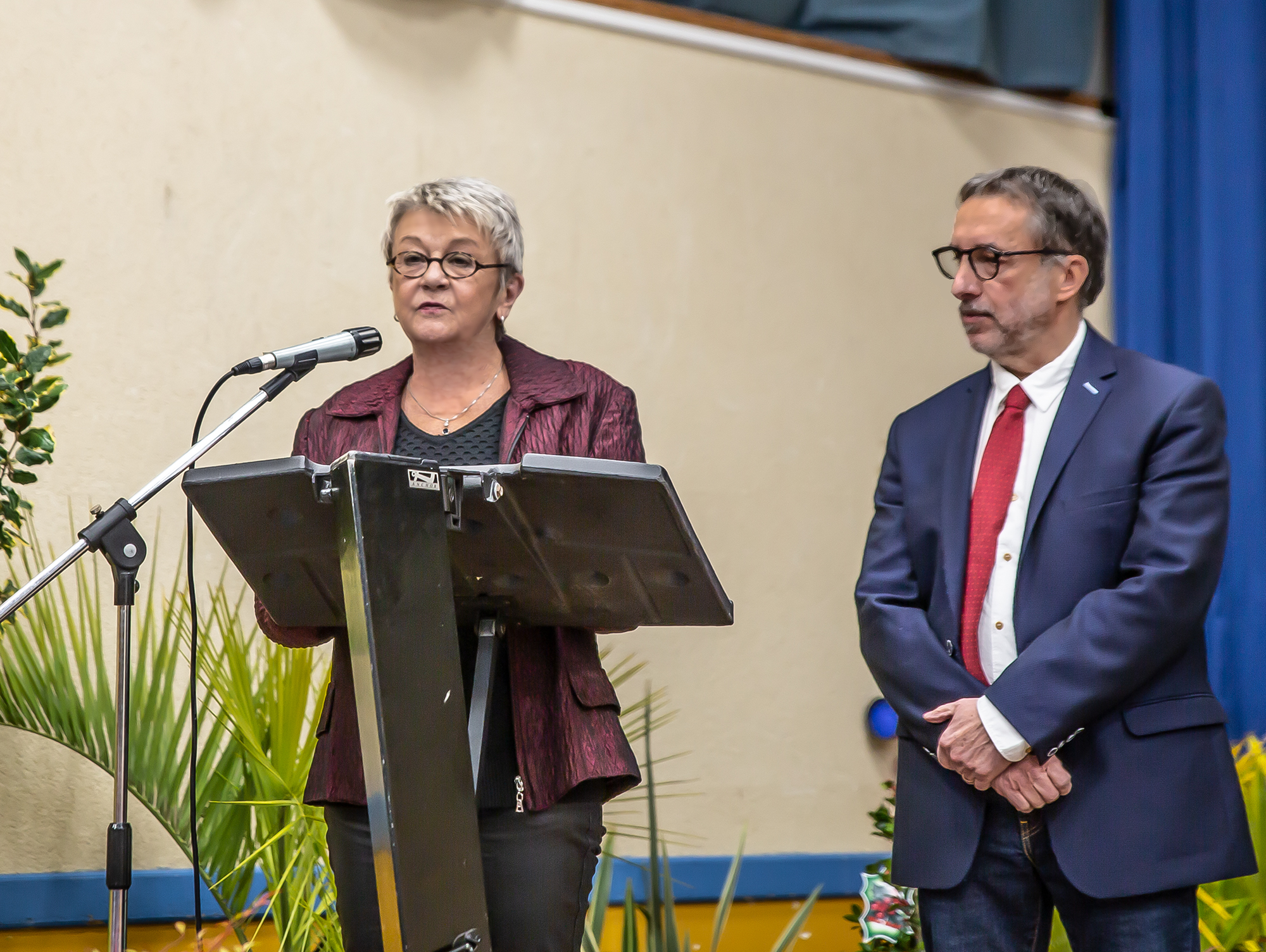 4 Elisabeth Dupuy-Mitterrand au micro et Christian Peyret 1bis 110119.jpg