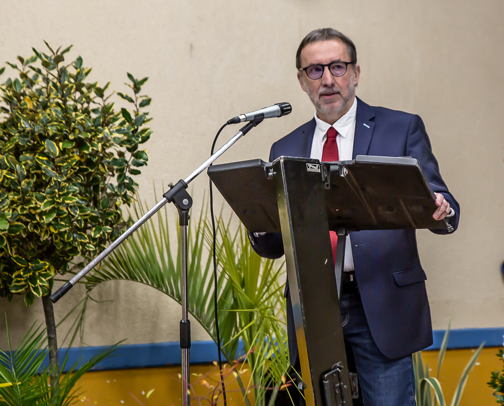 2 Christian Peyret au micro 1bis 110119.jpg