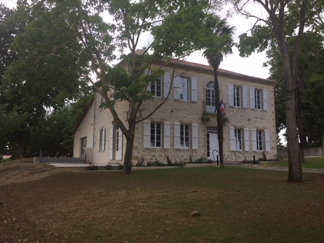 mairie terrasse.jpg
