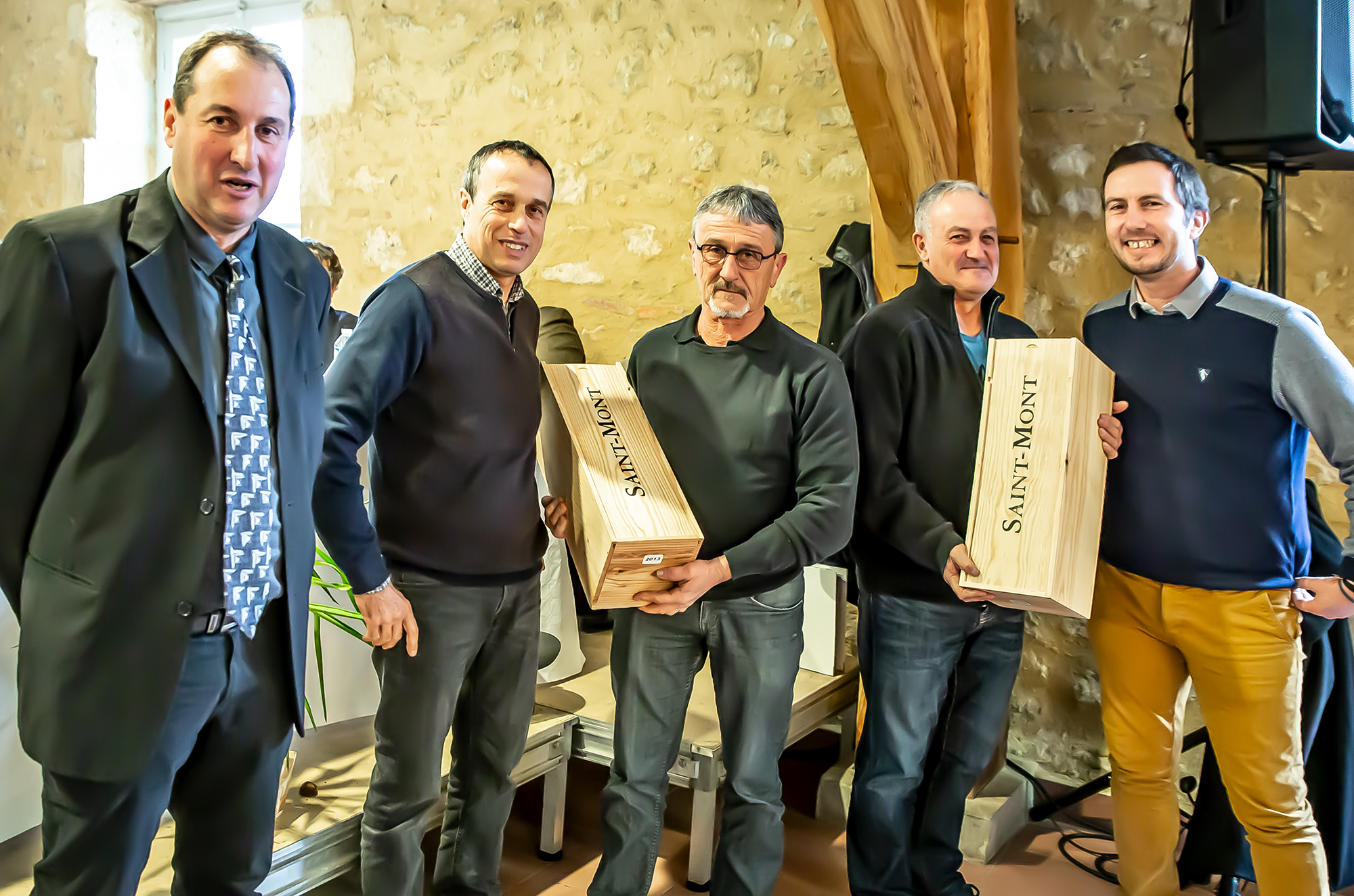 25 Remise cadeaux à Serge Dualé et Bernard Capdeville 1 300119.jpg