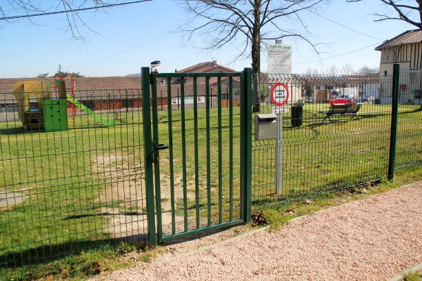 Aire de jeu, accueil sécurisé.