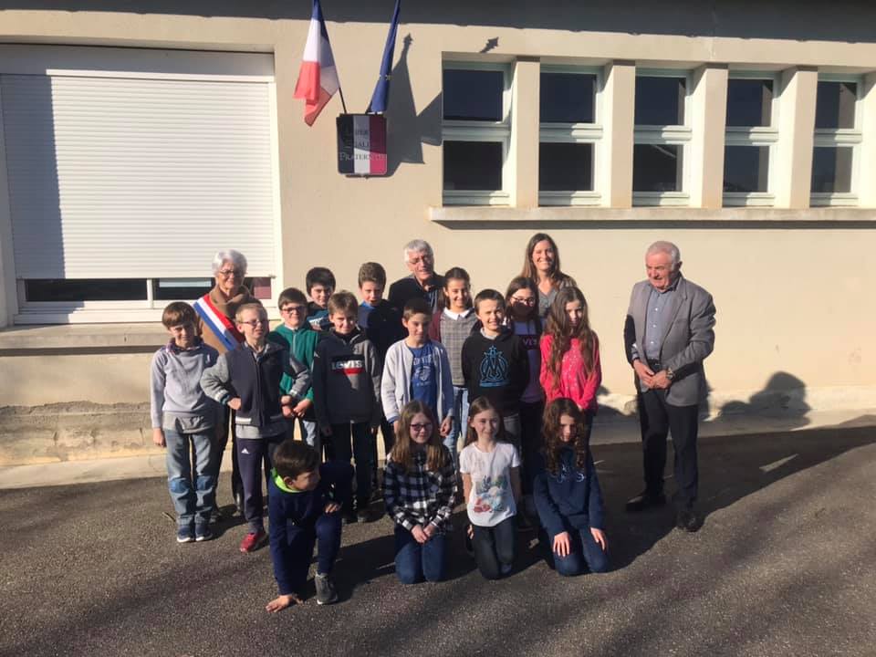 Photo 2 visite Mme BIEMOURET ecole Marambat.jpg