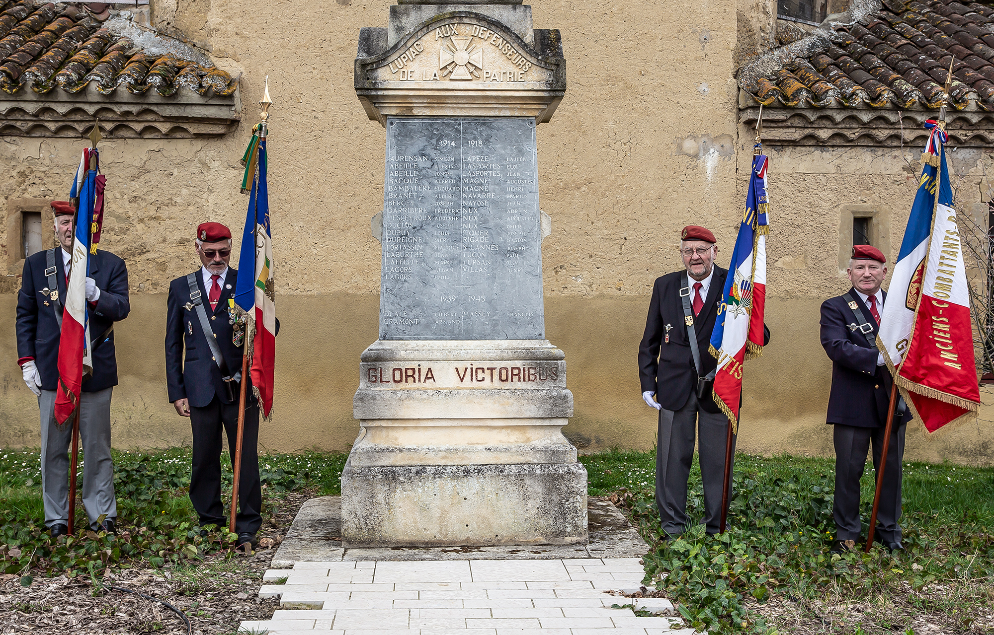 4 Les porte-drapeaux 1bis 020319.jpg