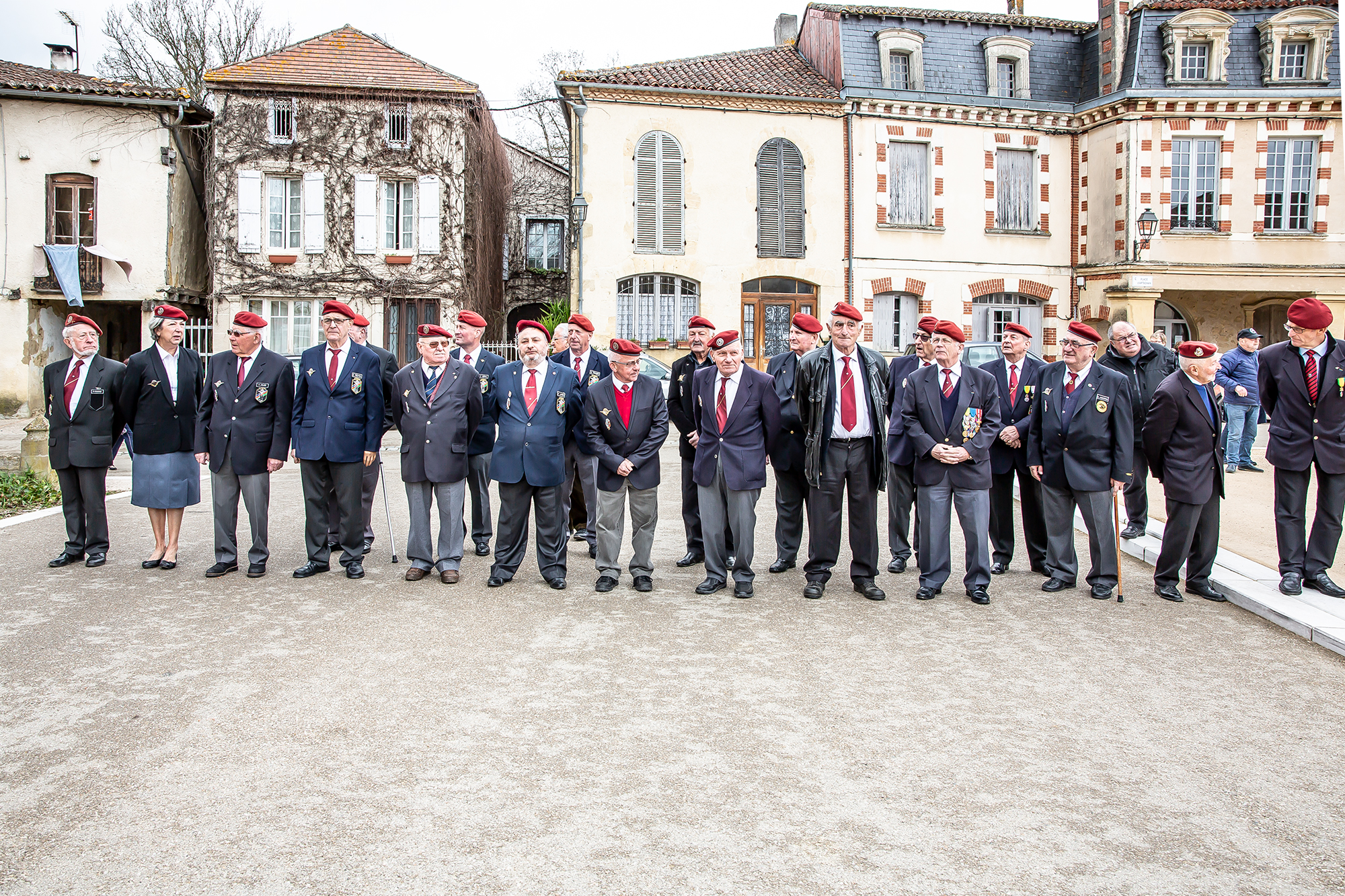 3 Devant le monument aux mors 1bis 020319.jpg