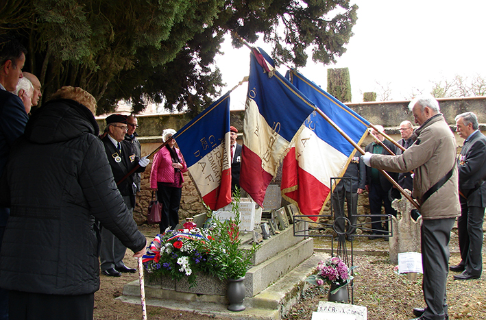 SUR LA TOMBE DE LOUIS BAQUE.JPG