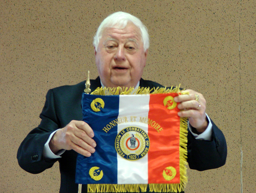 CADEAU AU PR DENIS BARET.JPG