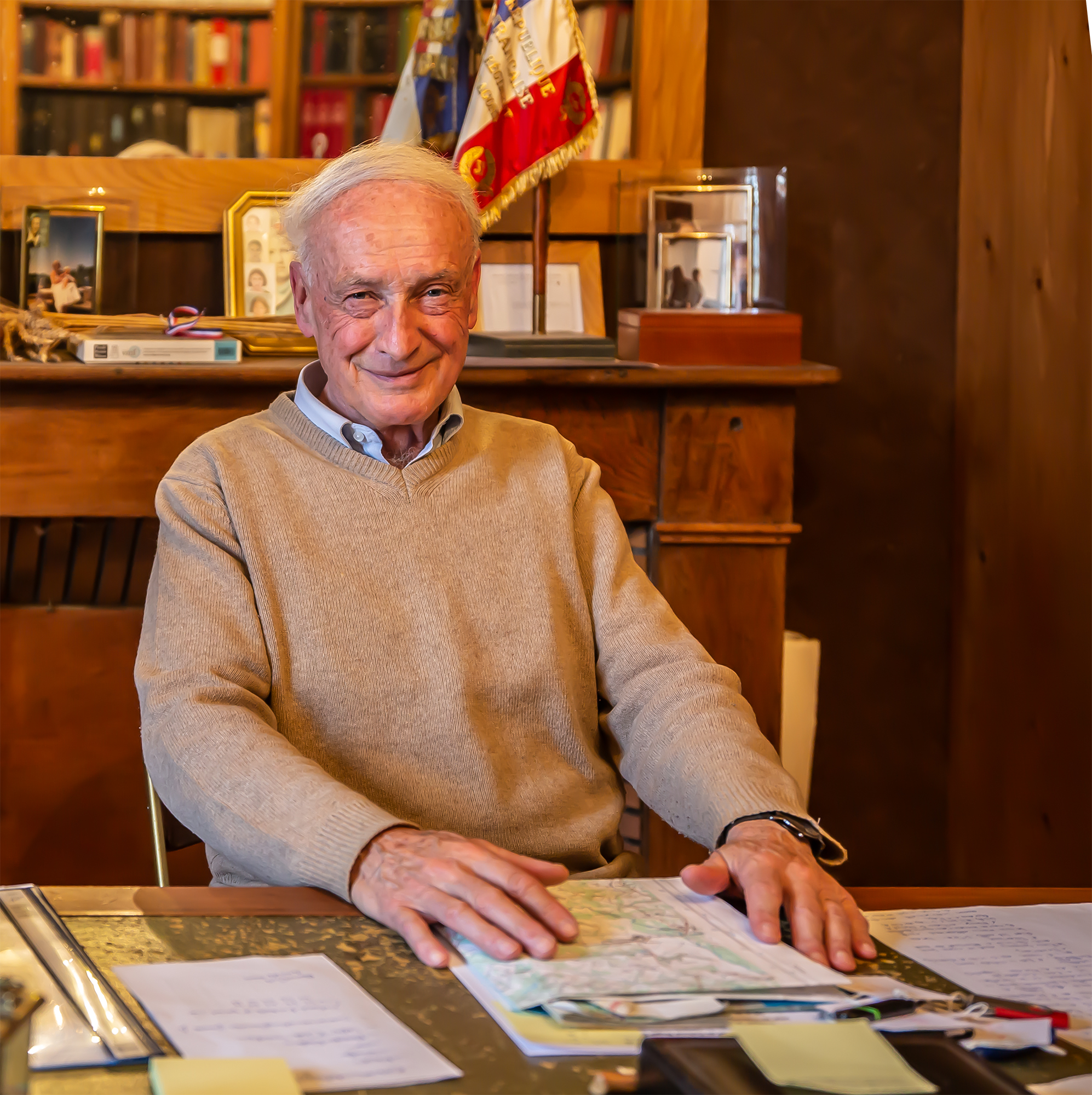 4 Le gal Jacques Lasserre à son bureau 1bis 080319.jpg