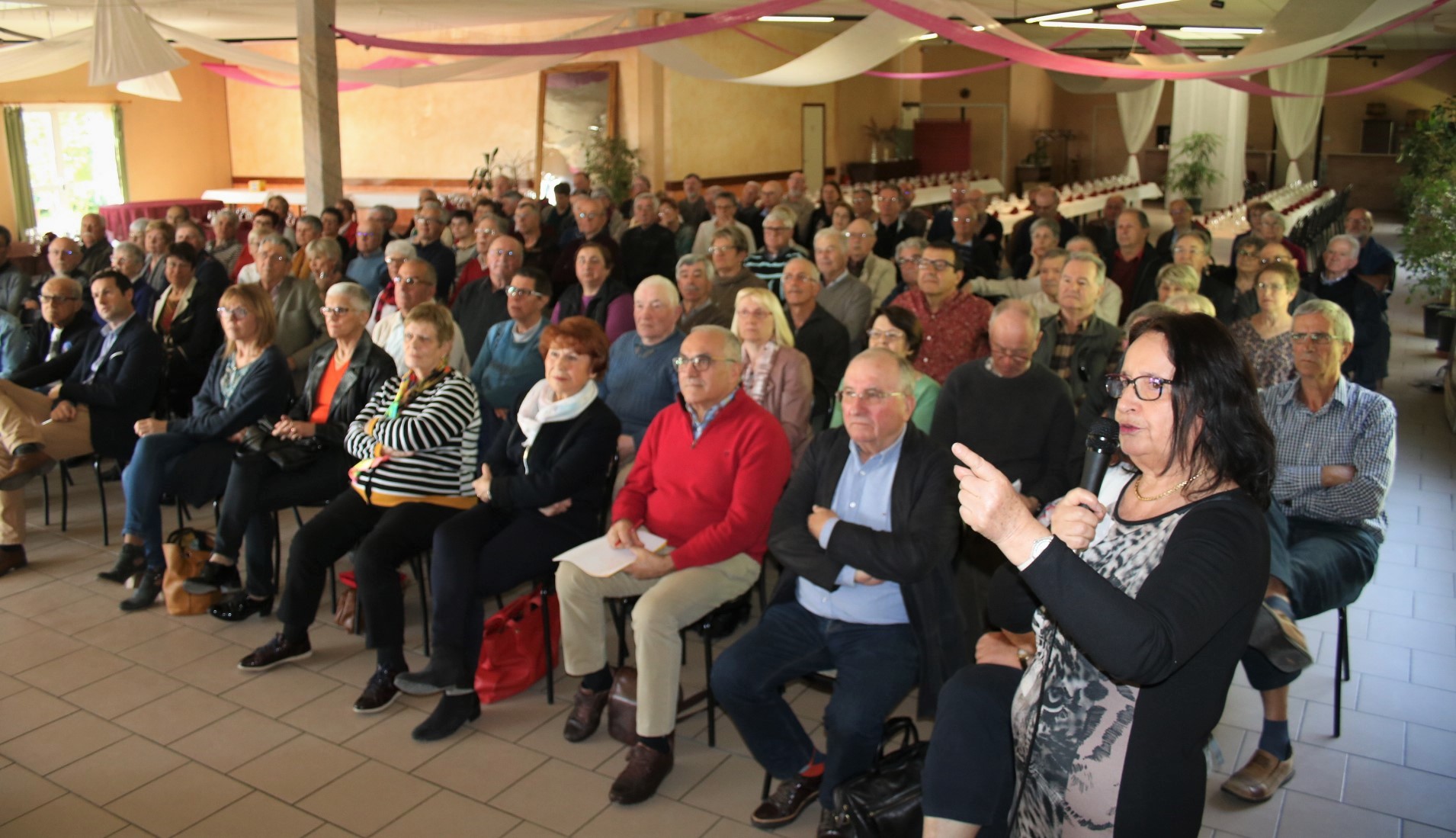 AASOPA Eliane Buffo lors de la présentation des différents voyages de l'AASOPA.JPG