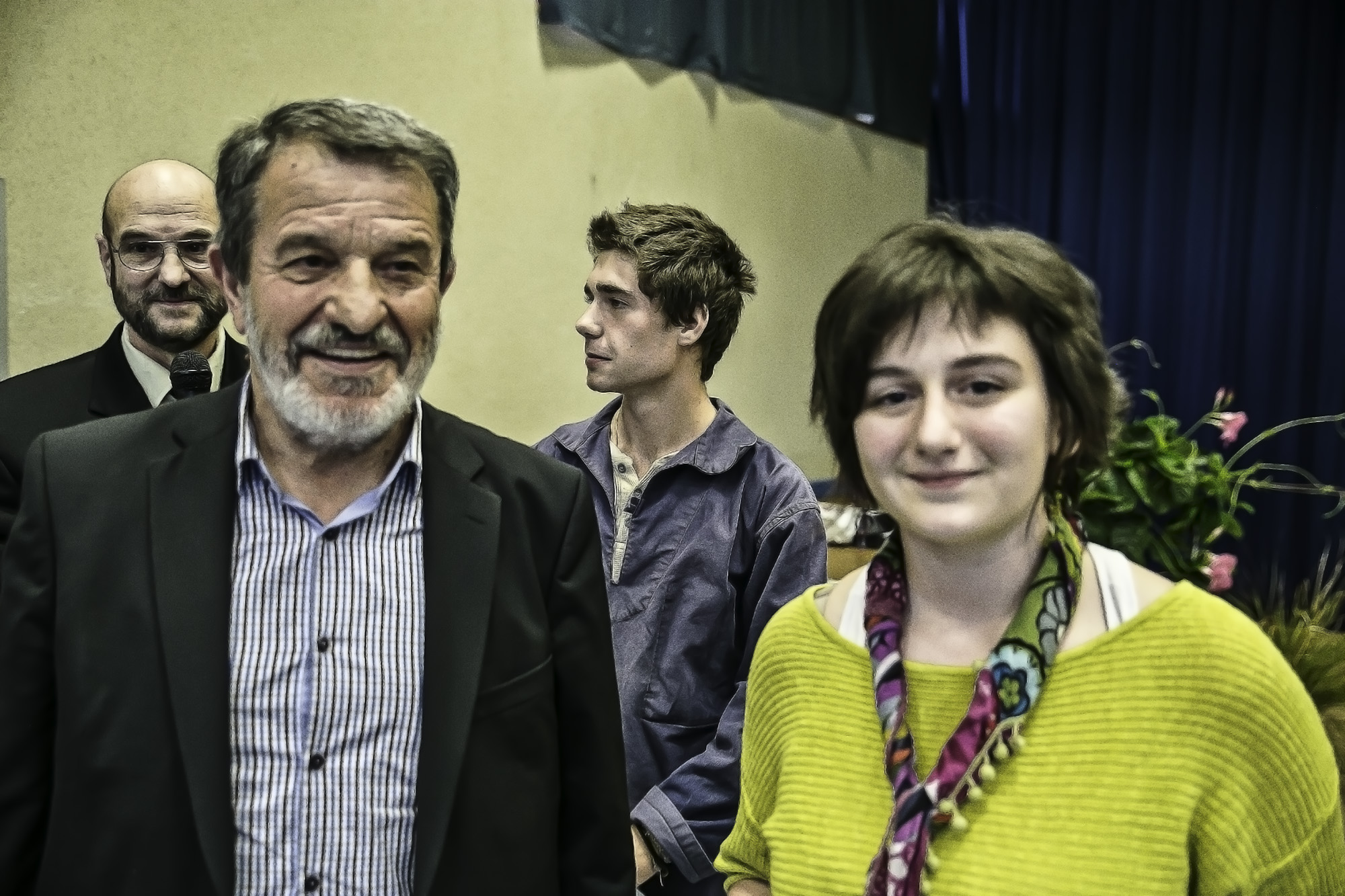 Luc-Simon Collonge avec Jean-Pierre Pujol et 2 lycéens 1bis 310513.jpg