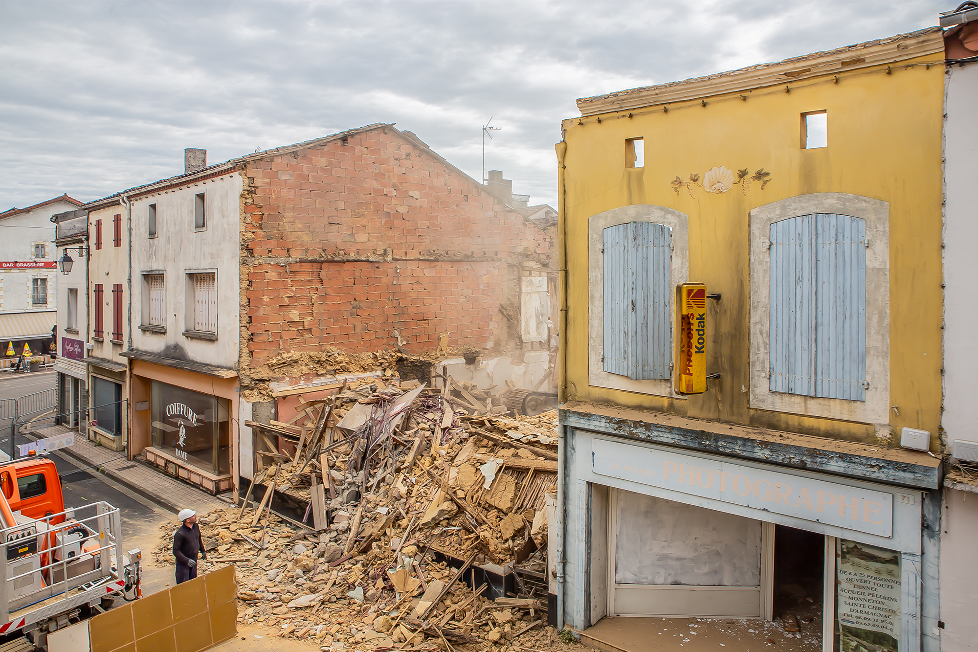 5 Destruction d'une façade 1bis 050419.jpg
