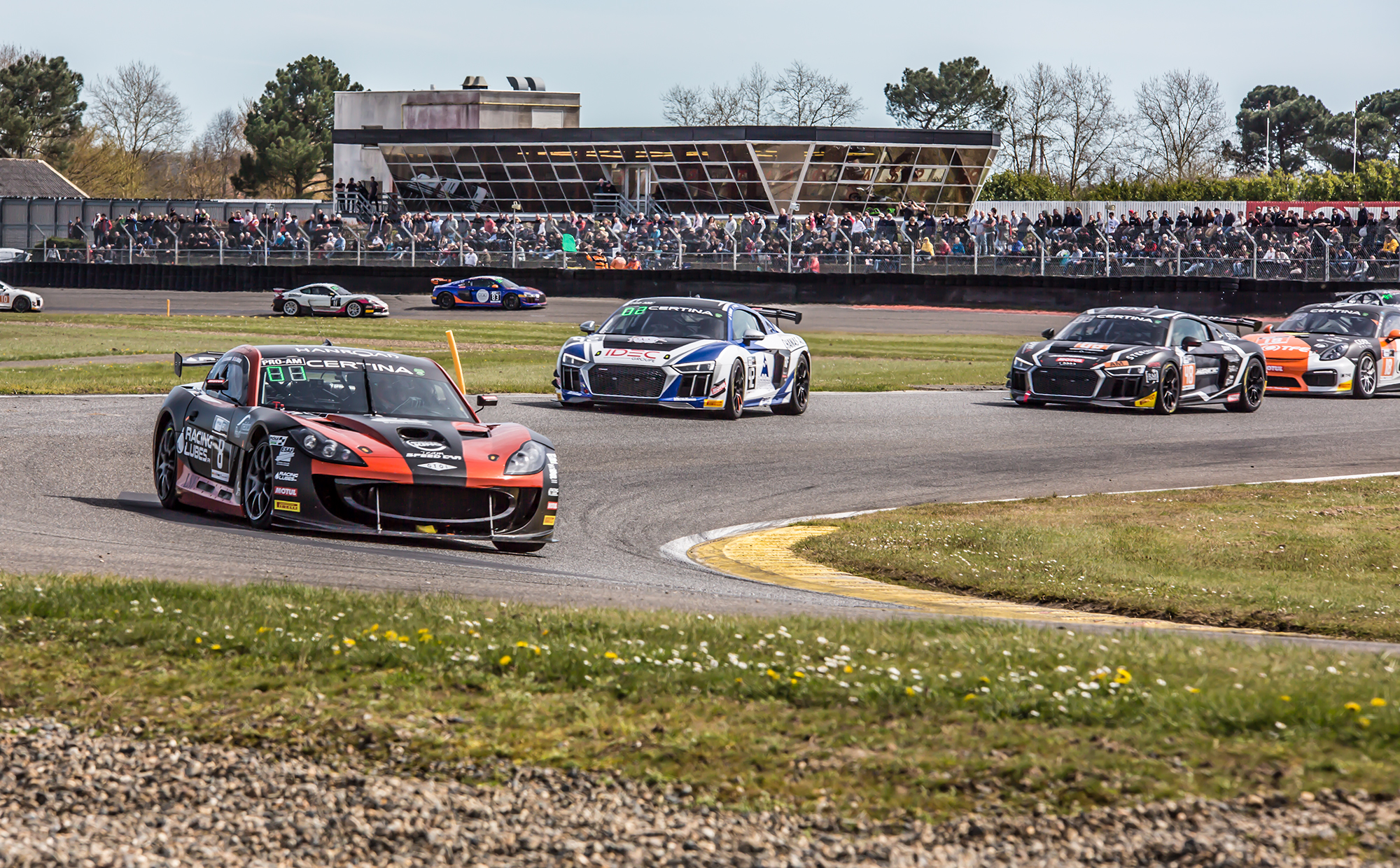 4 GT4 course 1 La 8 en tête doublée la 42 1bis 010418.jpg