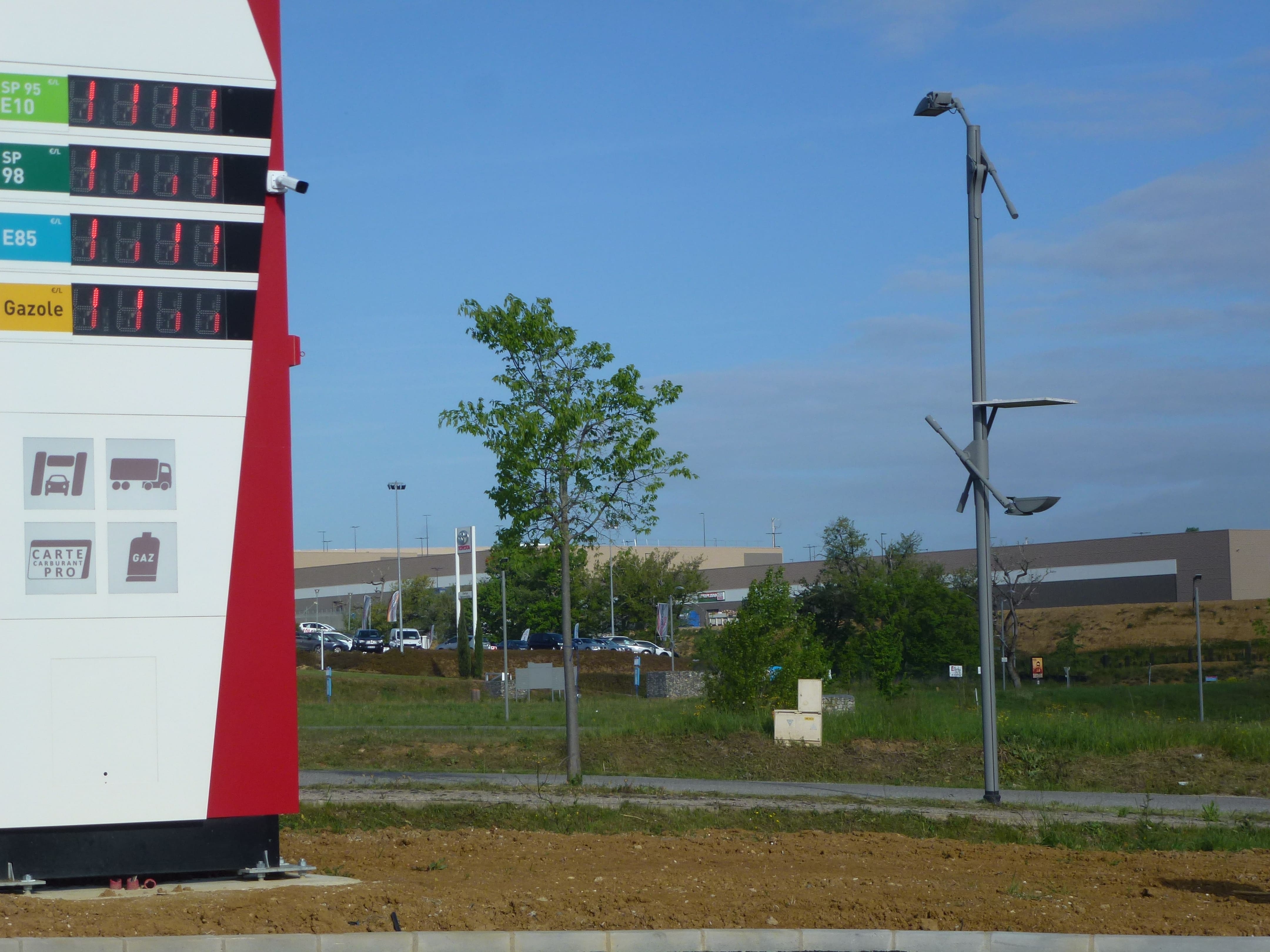 Le grd chene station.jpg