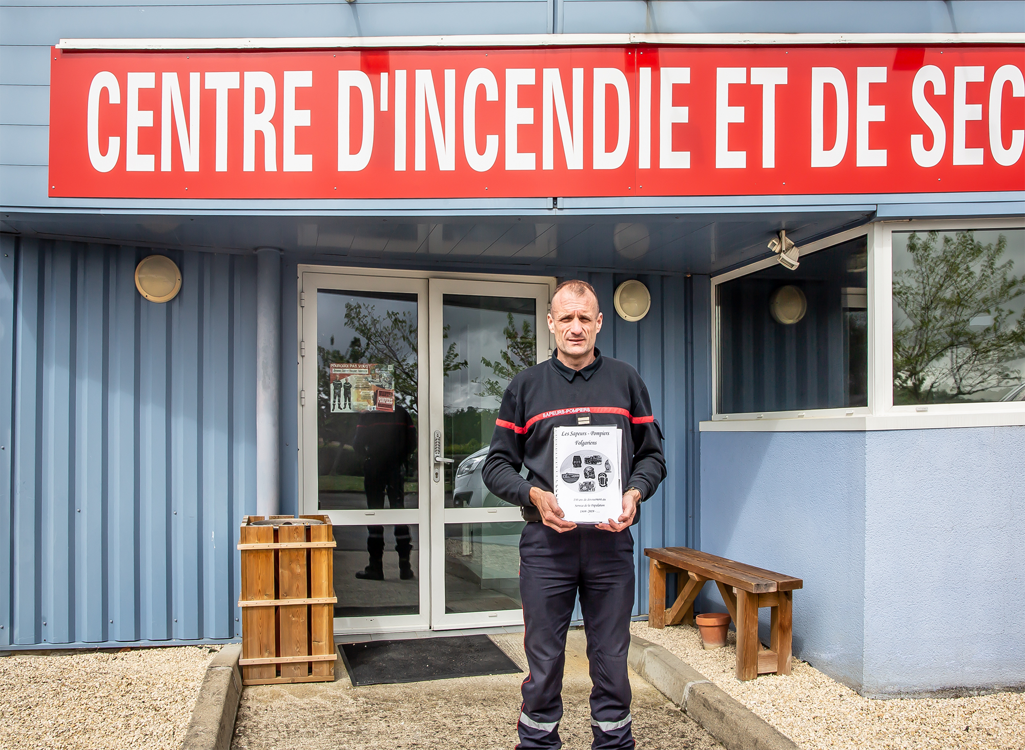 1 Le lt Hervé Gaüzère présente le manuscrit 1bis 270419.jpg