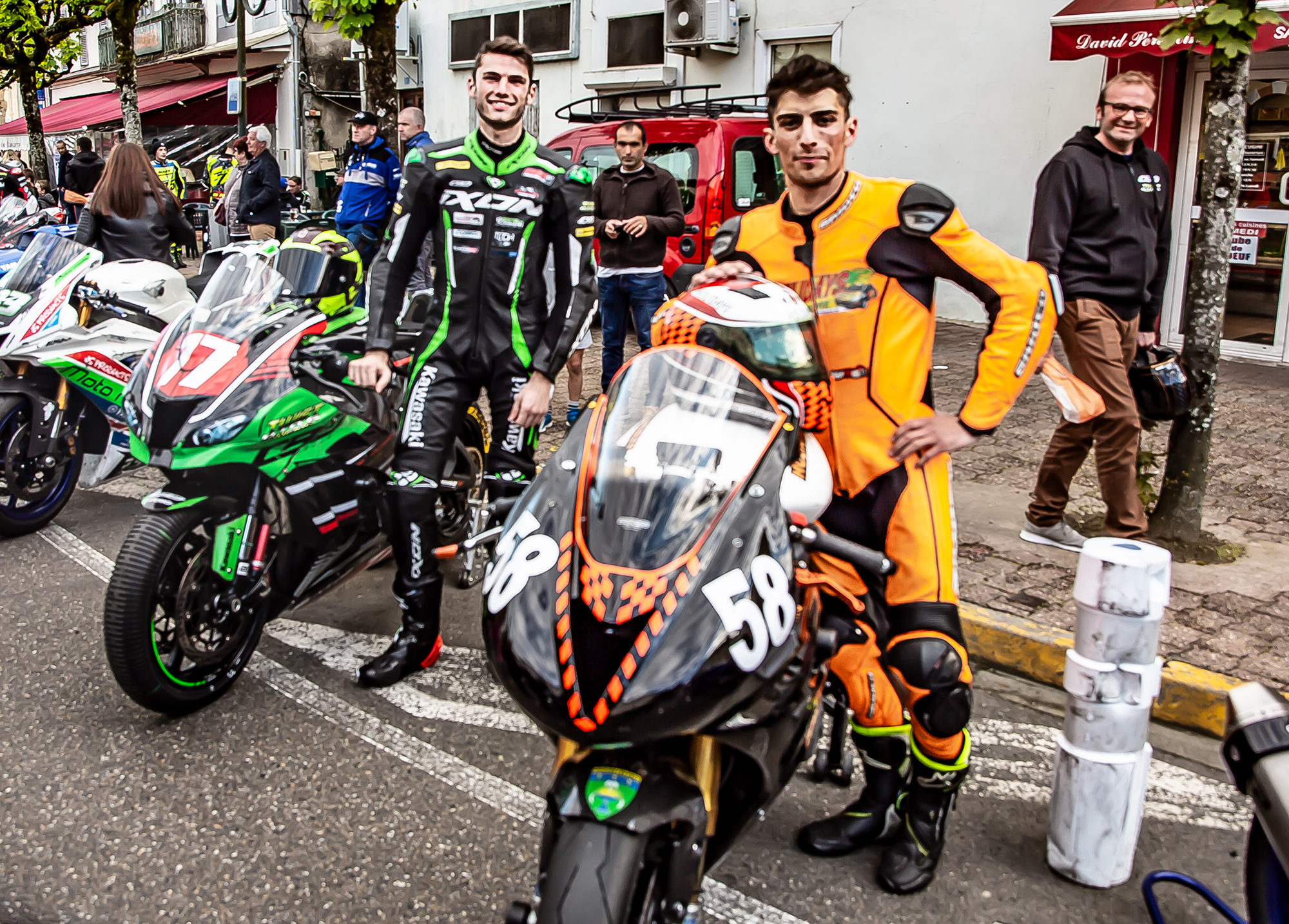 9 Pilotes place Jeanne-d'Arc à Nogaro 030519.jpg