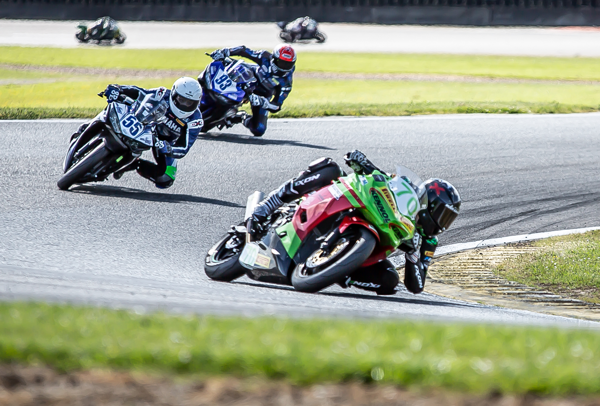 2 Supersport 300 Hugo Girardet Sylvain markarian et TomBercot 1bis Course 1 040519.jpg